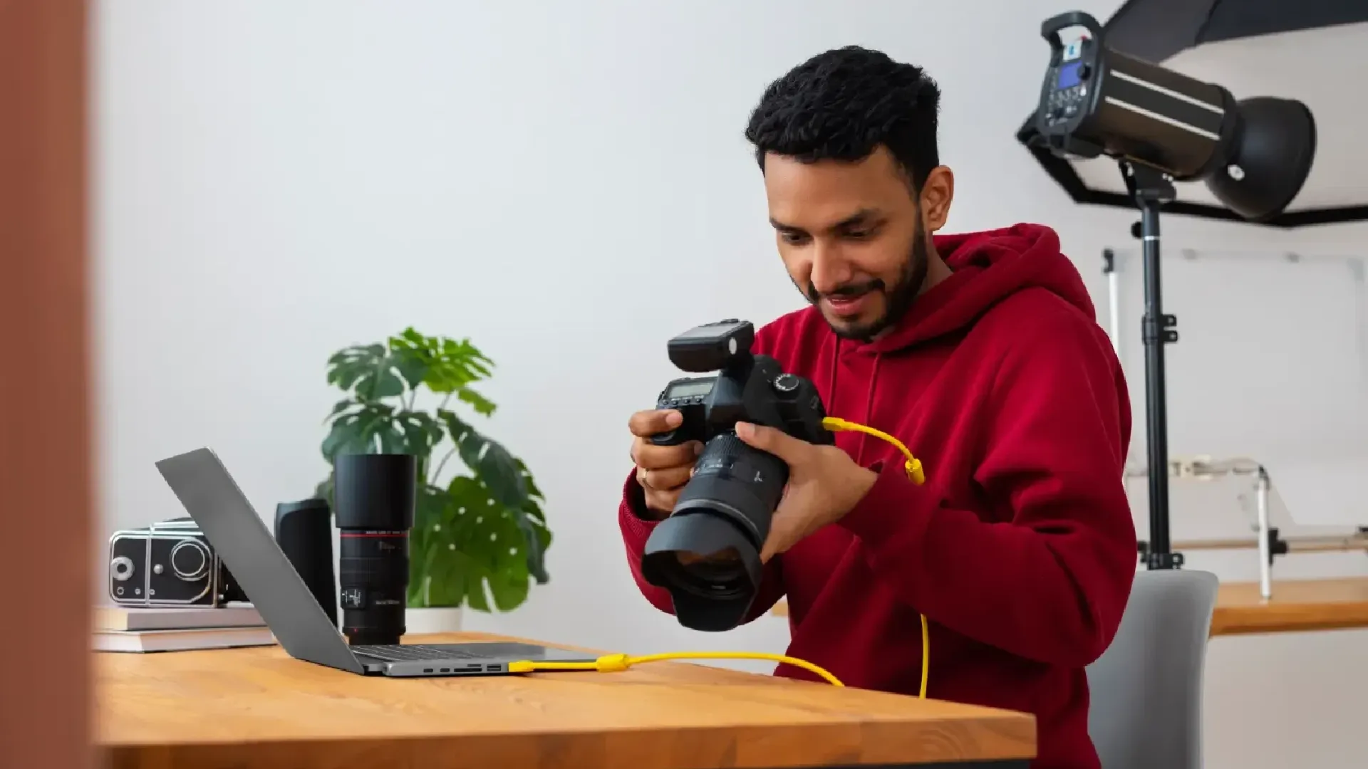 Is-photography-a-right-career-opportunities-challenges-1920x1080